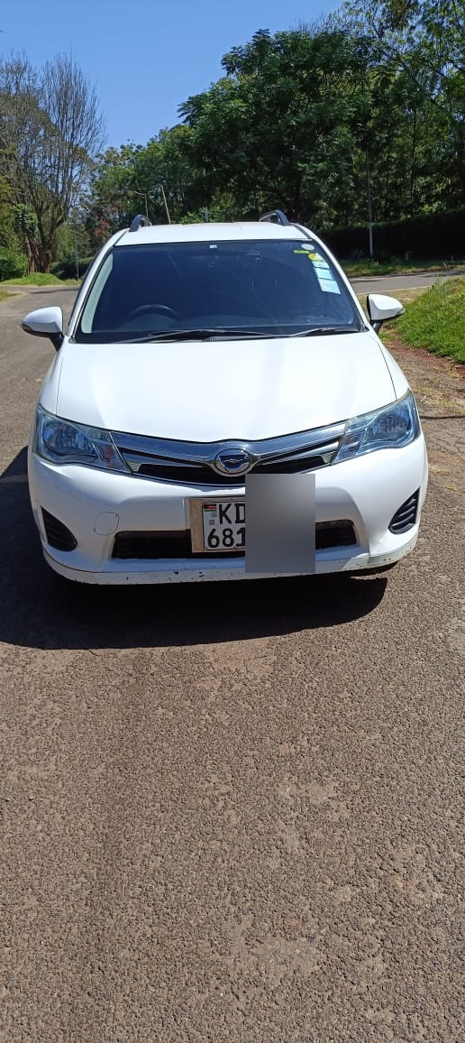 Toyota Corolla Fielder — White