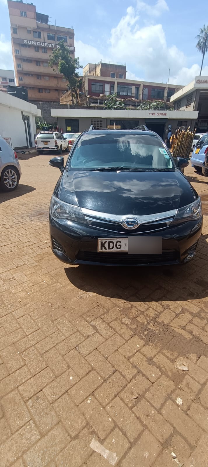 Toyota Corolla Fielder Hybrid — Black